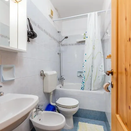Near In Croatia Appartement