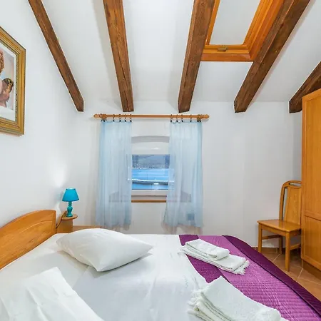 Appartement Near In Croatia Cres