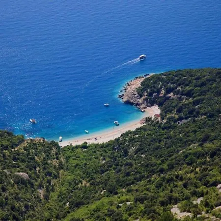 Near In Croatia Appartement Cres
