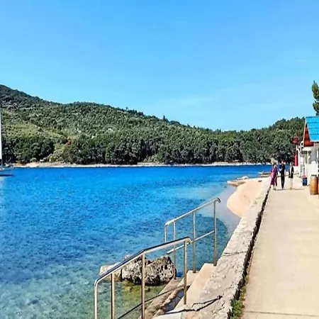 Near In Croatia Appartement Cres