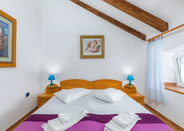 Near In Croatia Apartment Cres