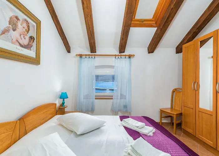 Apartment Near In Croatia Cres
